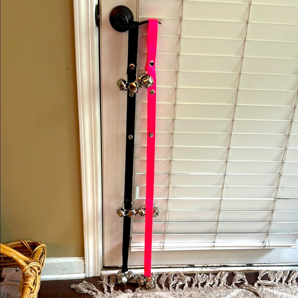 NEVER USED/IN ORIGINAL BAG! Pet Training Doorbells set of 2 - Black & Pink